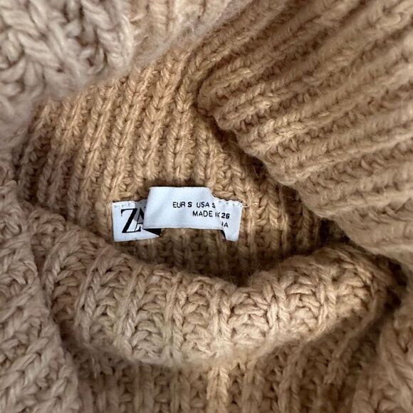 Zara Oversized Turtleneck Sleeveless Sweater - Picture 4 of 4